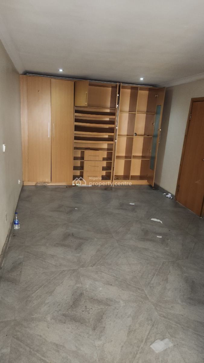 a Serviced and Well Maintained  2 Bedroom  Apartment  with a Room Bq, Lekki Phase 1, Lekki, Lagos, Flat / Apartment for Rent