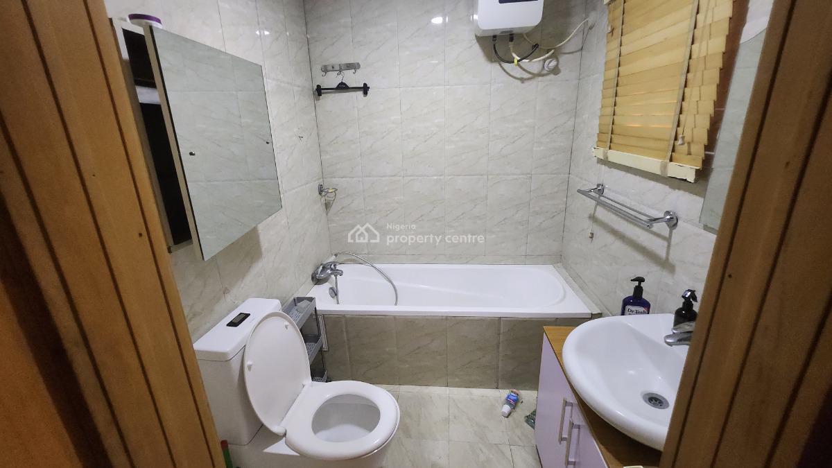 a Serviced and Well Maintained  2 Bedroom  Apartment  with a Room Bq, Lekki Phase 1, Lekki, Lagos, Flat / Apartment for Rent