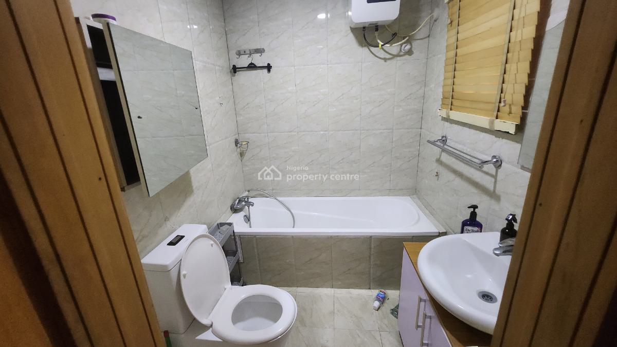 a Serviced and Well Maintained  2 Bedroom  Apartment  with a Room Bq, Lekki Phase 1, Lekki, Lagos, Flat / Apartment for Rent