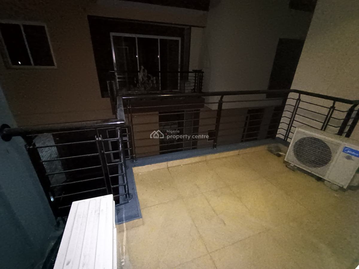 a Serviced and Well Maintained  2 Bedroom  Apartment  with a Room Bq, Lekki Phase 1, Lekki, Lagos, Flat / Apartment for Rent