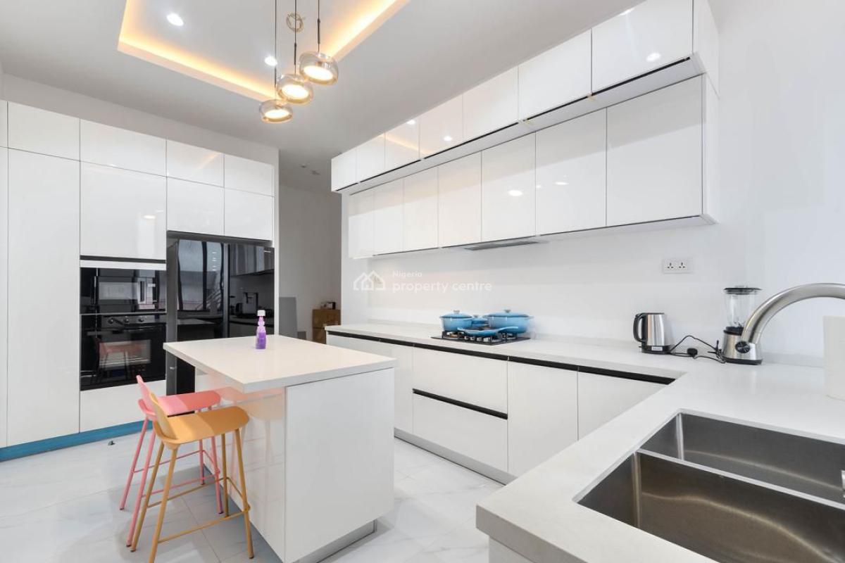 Lovely 3 Bedroom Apartment, Lekki Phase 1, Lekki, Lagos, Flat / Apartment Short Let