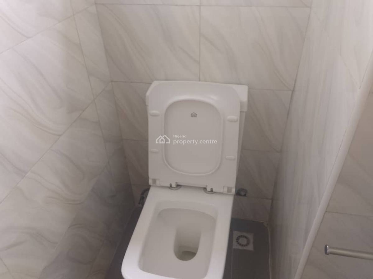 Relatively New 1 & 2 Bedroom Apartment at Lekki Phase 1, Lekki Phase 1, Lekki, Lagos, Flat / Apartment for Rent