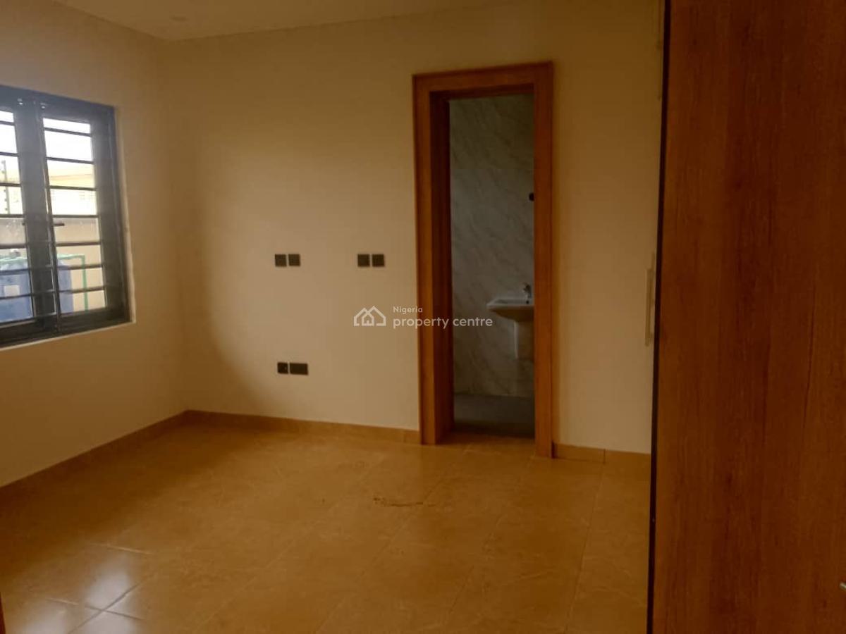 Relatively New 1 & 2 Bedroom Apartment at Lekki Phase 1, Lekki Phase 1, Lekki, Lagos, Flat / Apartment for Rent