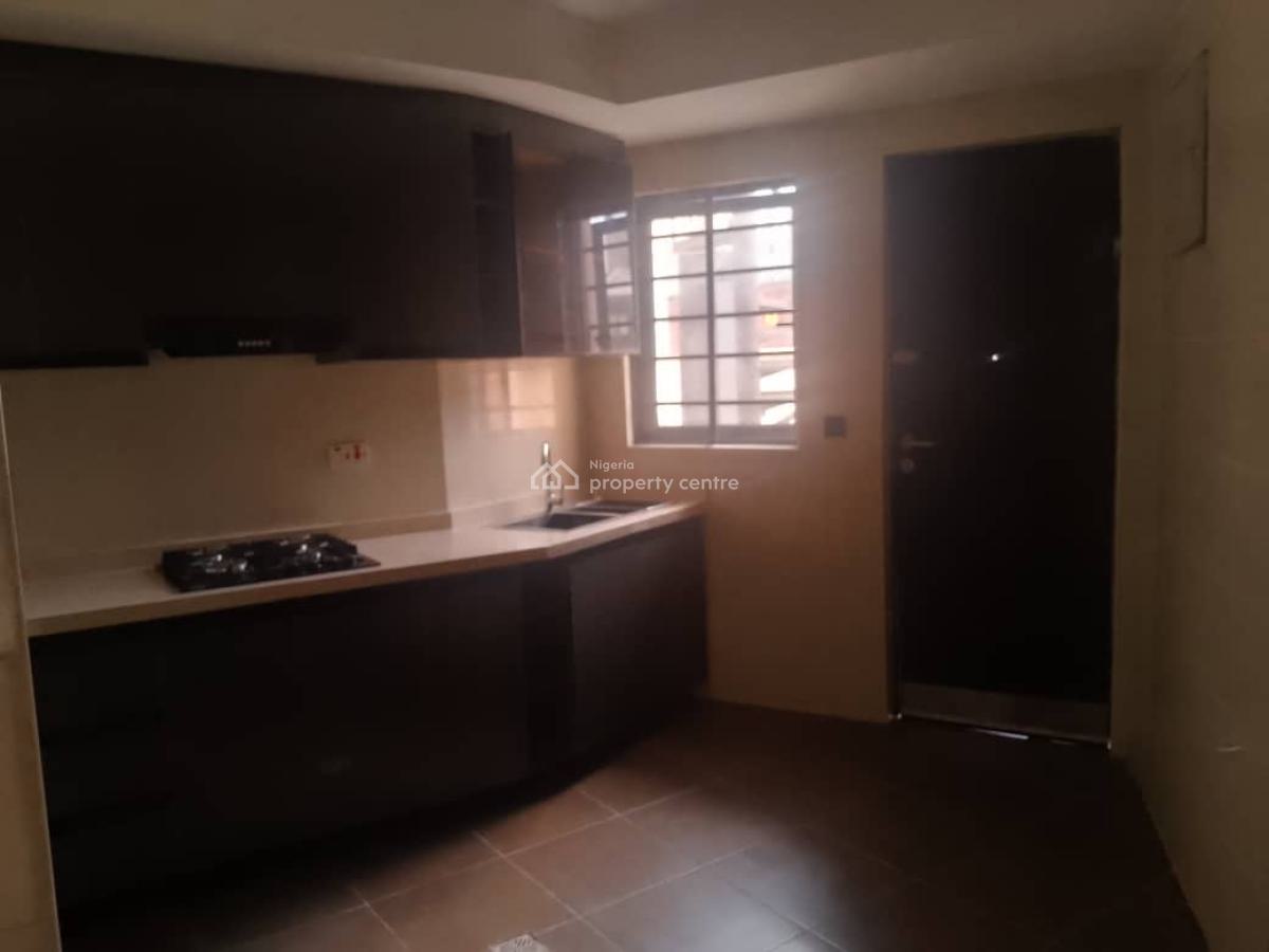 Relatively New 1 & 2 Bedroom Apartment at Lekki Phase 1, Lekki Phase 1, Lekki, Lagos, Flat / Apartment for Rent