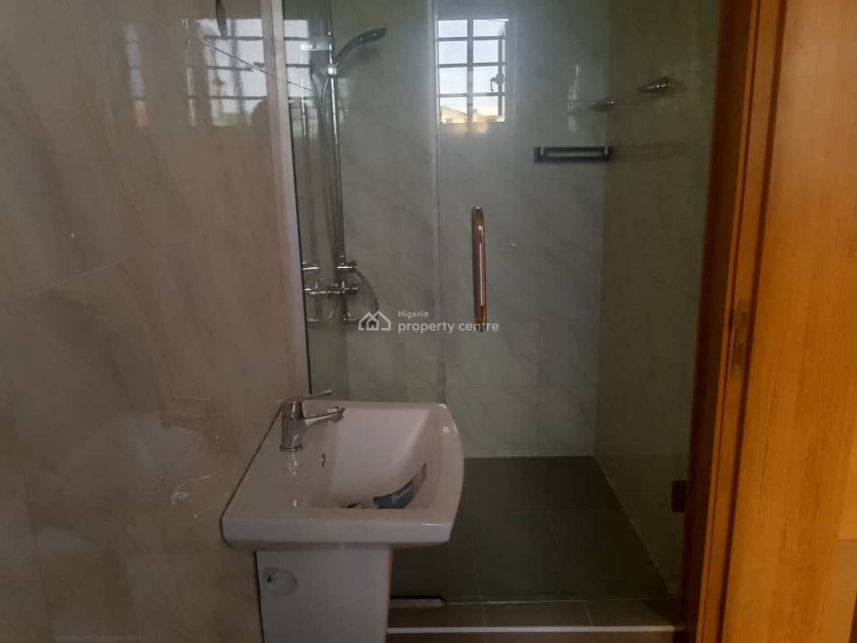 Relatively New 1 & 2 Bedroom Apartment at Lekki Phase 1, Lekki Phase 1, Lekki, Lagos, Flat / Apartment for Rent