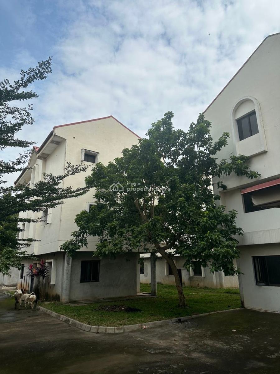Super Distress 1,100.sqm in The Heart of The City, Maitama, Maitama District, Abuja, Mixed-use Land for Sale