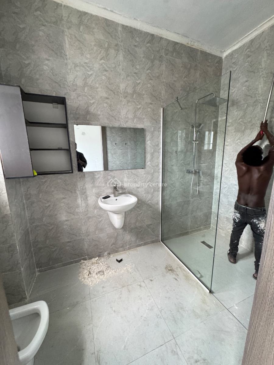 Well Maintained 3bedroom Flat with Bq on The Ground Floor, Lekki Phase 1, Lekki, Lagos, Flat / Apartment for Rent