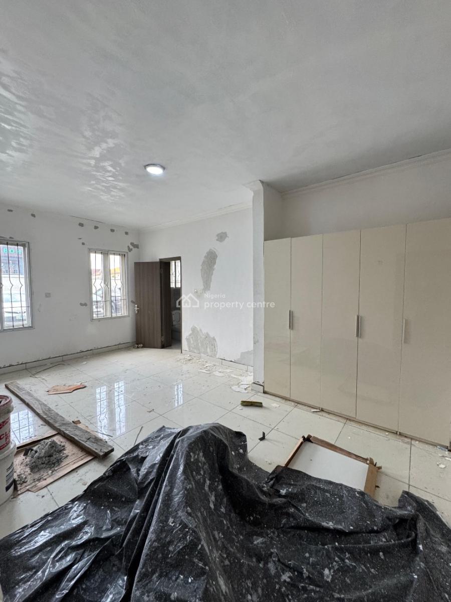 Luxury with a Bq in High Brow Neighborhood, Lekki Phase 1, Lekki, Lagos, Flat / Apartment for Rent