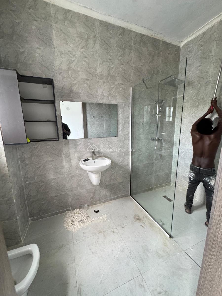 Luxury with a Bq in High Brow Neighborhood, Lekki Phase 1, Lekki, Lagos, Flat / Apartment for Rent