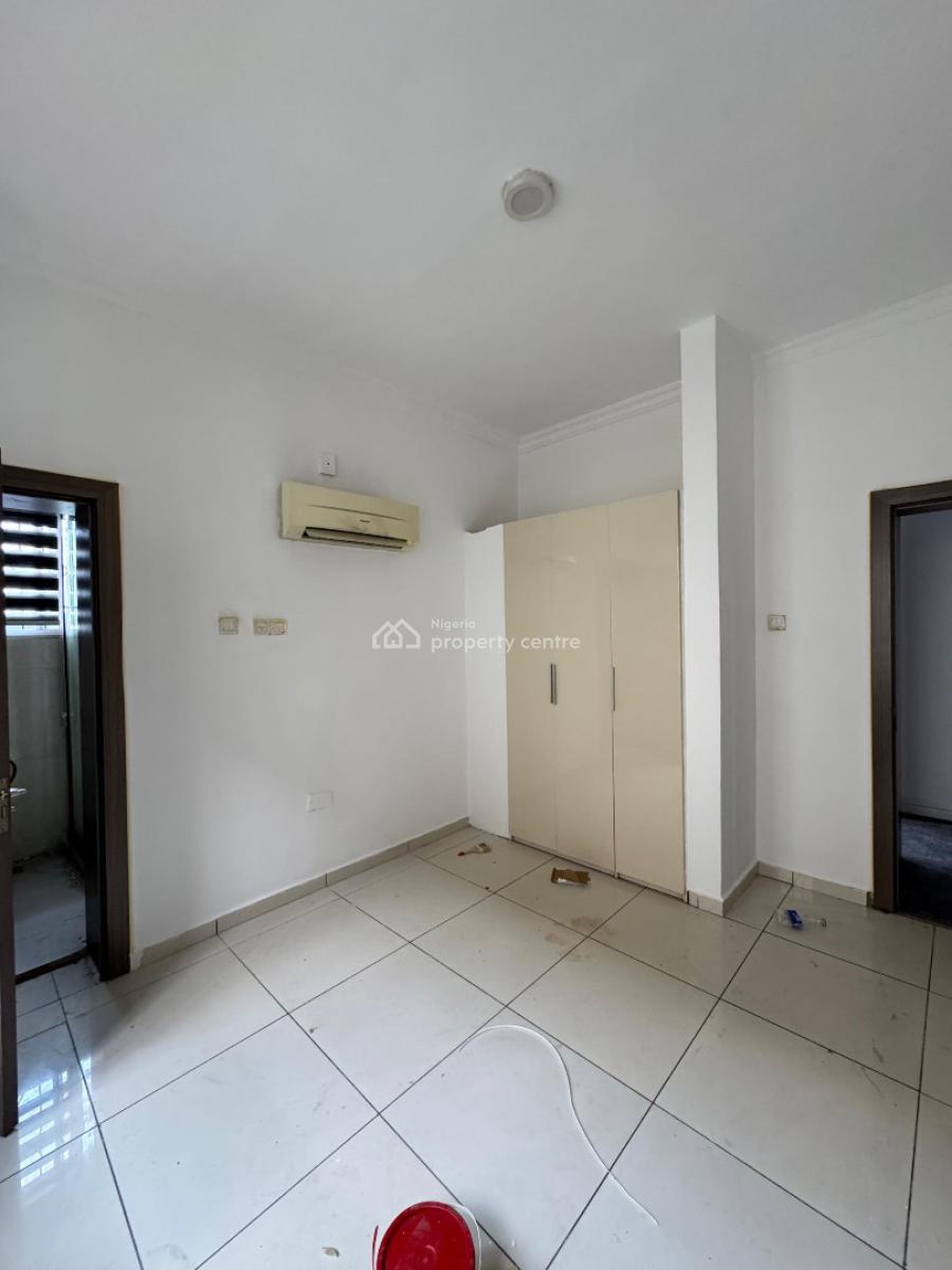 Luxury with a Bq in High Brow Neighborhood, Lekki Phase 1, Lekki, Lagos, Flat / Apartment for Rent