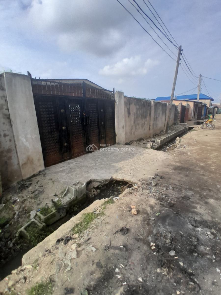 a Fenced and Gated Demolishable Bungalow, Off Ilaje Road,bariga Lagos, Bariga, Shomolu, Lagos, Residential Land for Sale