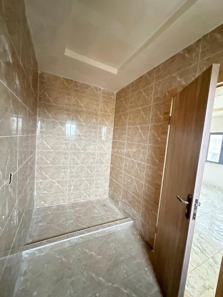 Newly Built and Serviced with 24/7 Power Supply 3 Bedroom En-suite Pen, Lekki Phase 1, Lekki, Lagos, Flat / Apartment for Rent