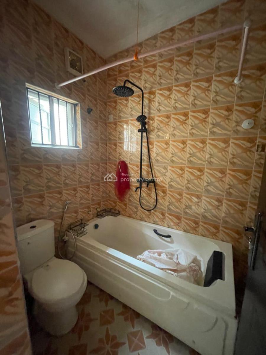 3 Bedroom Flat Upstairs  10m Self Service  Agency Legal and Cauti, Lekki Phase 1, Lekki, Lagos, Flat / Apartment for Rent