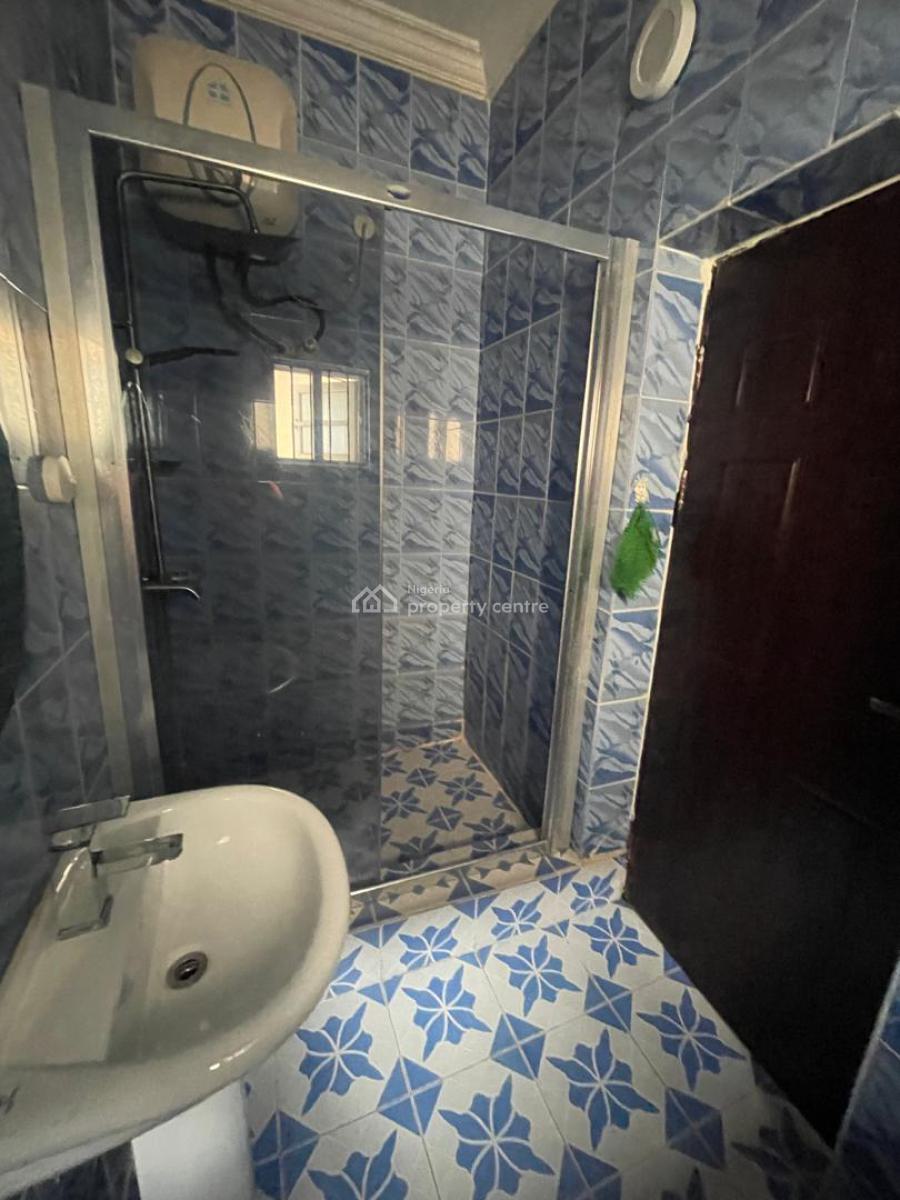 3 Bedroom Flat Upstairs  10m Self Service  Agency Legal and Cauti, Lekki Phase 1, Lekki, Lagos, Flat / Apartment for Rent
