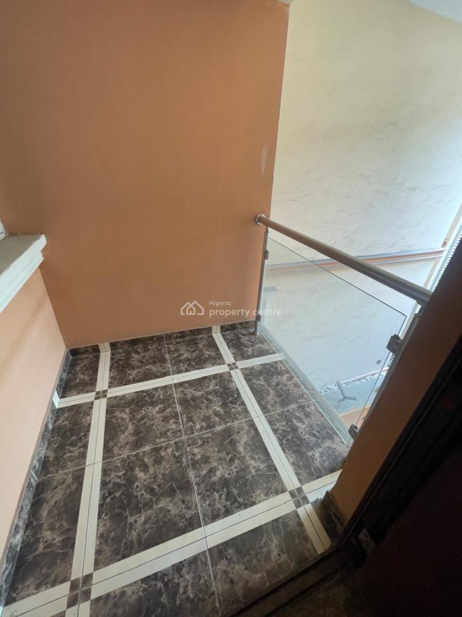 3 Bedroom Flat Upstairs  10m Self Service  Agency Legal and Cauti, Lekki Phase 1, Lekki, Lagos, Flat / Apartment for Rent