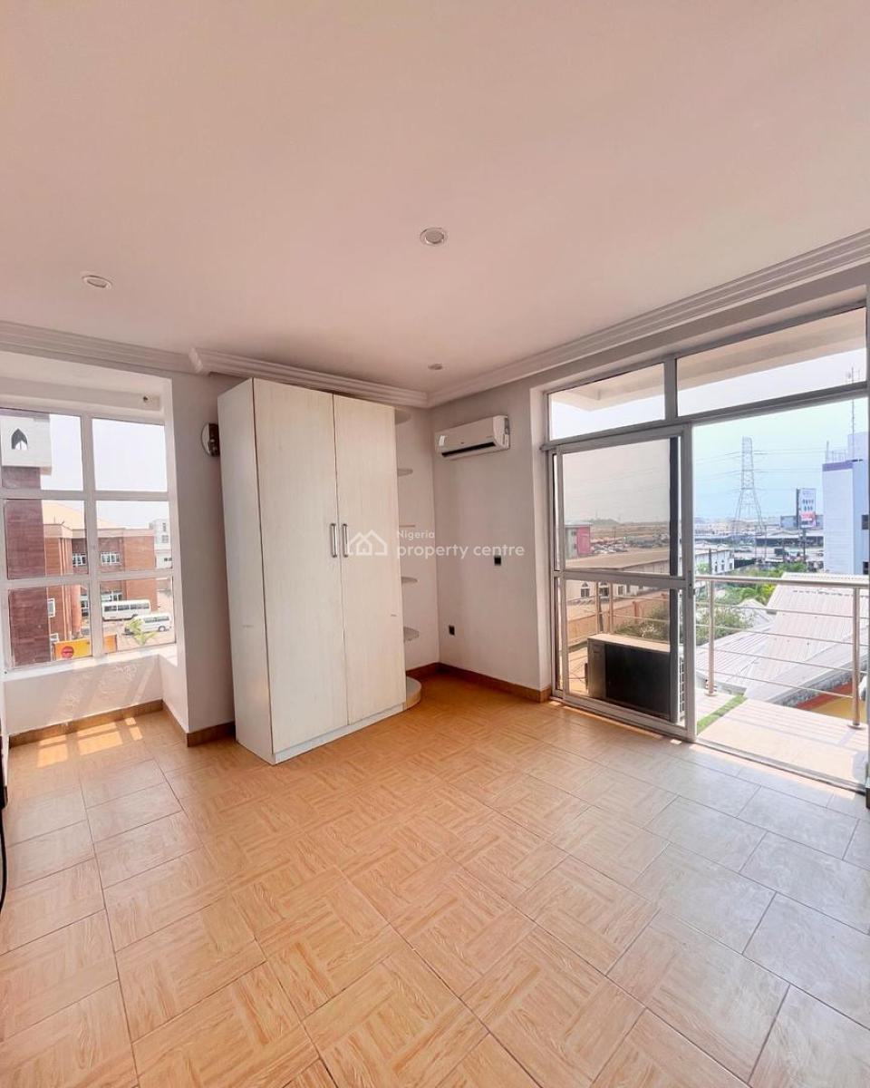 Distress Property 2bedroom Apartment in Chevron ,lekki, Chevron  Lekki ,lagos ,nigeria, Lekki, Lagos, Flat / Apartment for Sale