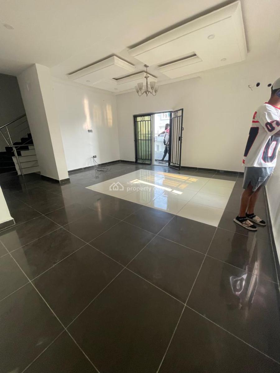 Spacious Massive Luxury 3bedrooms Terrace Duplex  Withbq Is Available, Lekki Phase 1, Lekki, Lagos, Terraced Duplex for Rent