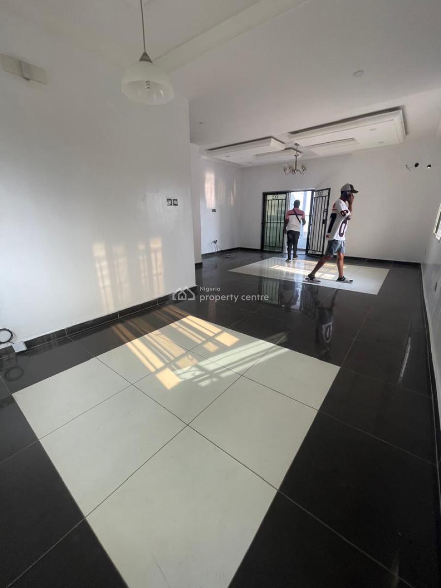 Spacious Massive Luxury 3bedrooms Terrace Duplex  Withbq Is Available, Lekki Phase 1, Lekki, Lagos, Terraced Duplex for Rent