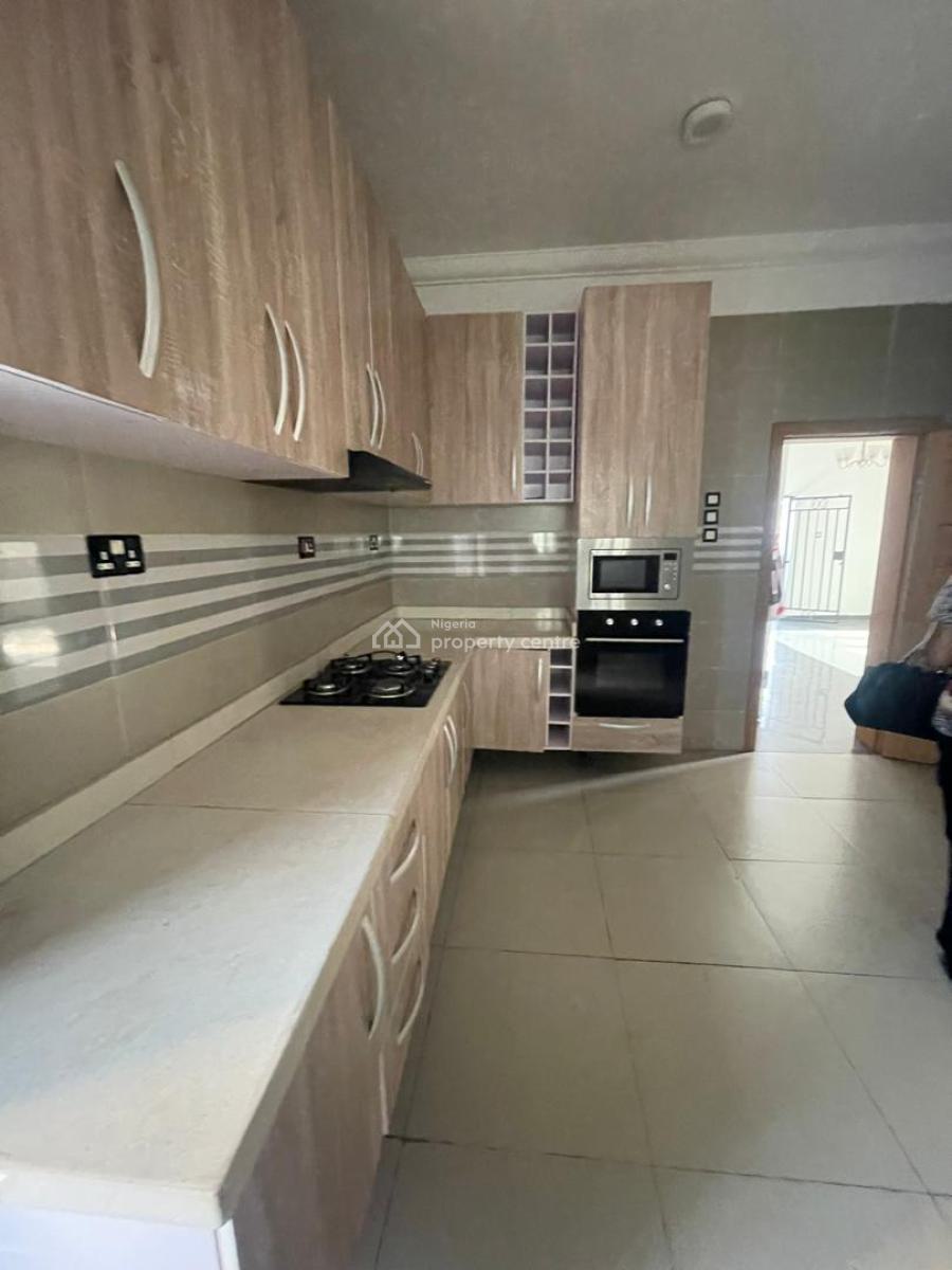 Spacious Massive Luxury 3bedrooms Terrace Duplex  Withbq Is Available, Lekki Phase 1, Lekki, Lagos, Terraced Duplex for Rent