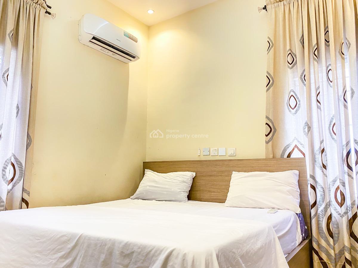 Luxury Smart 3 & 2 Bedroom Furnished and Service Apartment, Voice of Nigeria Road, Lugbe District, Abuja, House Short Let