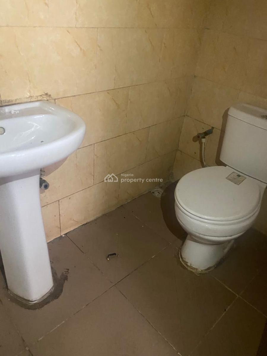 2 Bedroom Flat Apartment, Olowora, Magodo, Lagos, Flat / Apartment for Rent