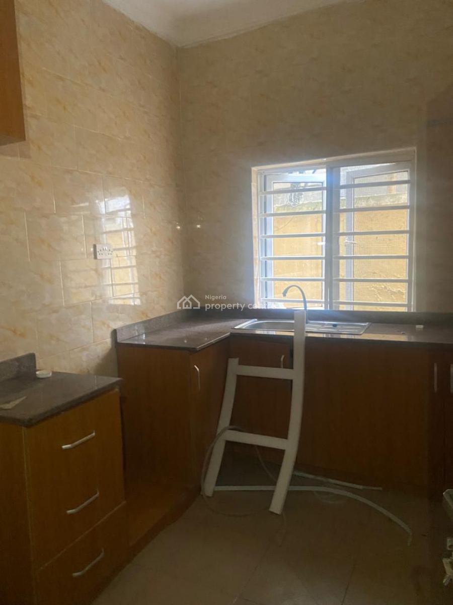 2 Bedroom Flat Apartment, Olowora, Magodo, Lagos, Flat / Apartment for Rent