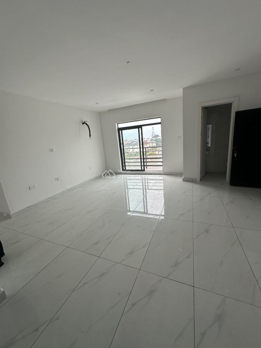 2/3 Bedroom Apartment, Off Rock Street, Lekki Phase 1, Lekki, Lagos, Flat / Apartment for Rent