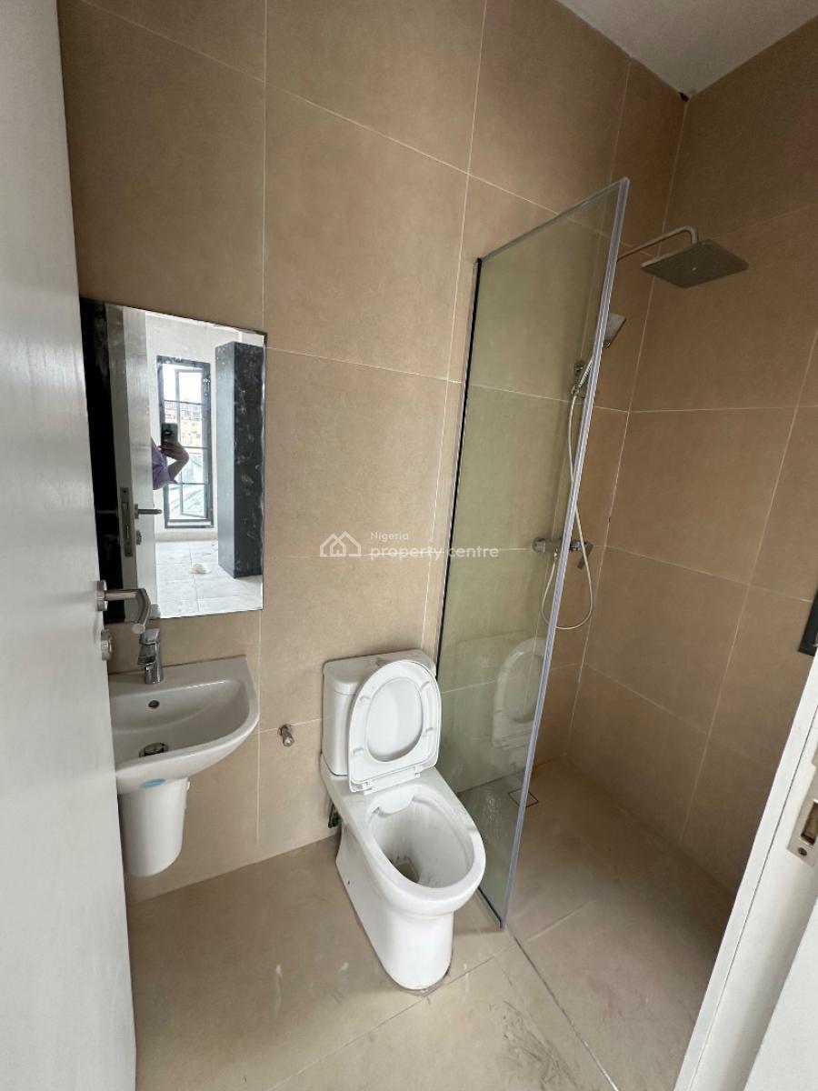 2/3 Bedroom Apartment, Off Rock Street, Lekki Phase 1, Lekki, Lagos, Flat / Apartment for Rent