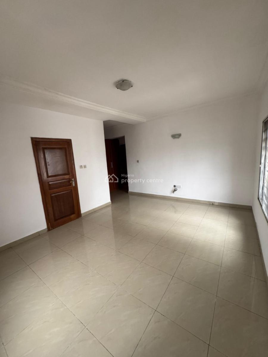 Well Maintained Spacious 3bedroom Apartment with Bq, Lekki Phase 1, Lekki, Lagos, Flat / Apartment for Rent