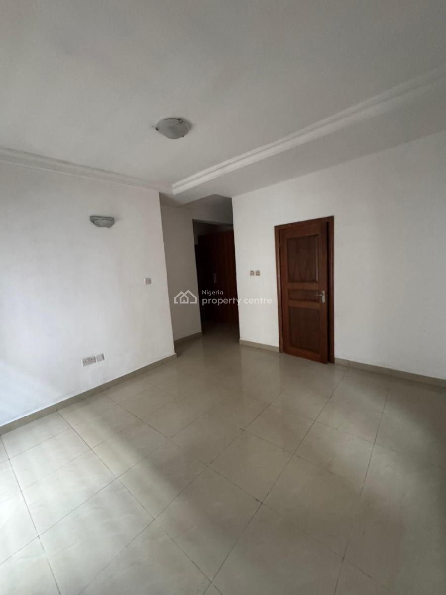 Well Maintained Spacious 3bedroom Apartment with Bq, Lekki Phase 1, Lekki, Lagos, Flat / Apartment for Rent