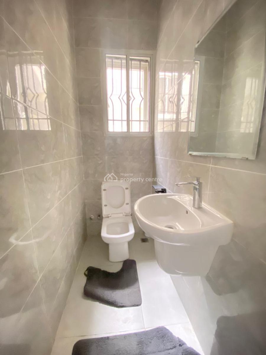 Neat 3 Bedroom Apartment with Bq, Lekki Phase 1, Lekki, Lagos, Flat / Apartment for Rent