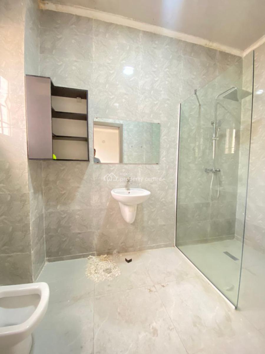 Neat 3 Bedroom Apartment with Bq, Lekki Phase 1, Lekki, Lagos, Flat / Apartment for Rent
