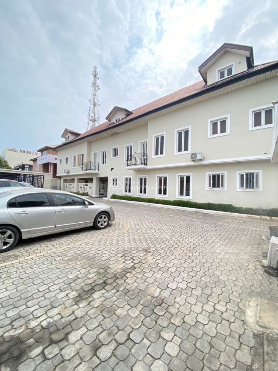 Neat 3 Bedroom Apartment with Bq, Lekki Phase 1, Lekki, Lagos, Flat / Apartment for Rent