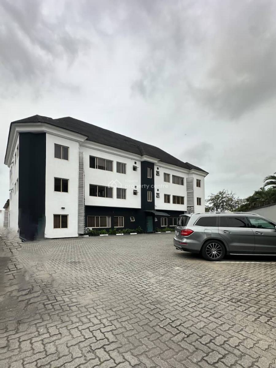Well Maintained Spacious 3 Bedroom Apartment with Bq, Off Admiralty Way, Lekki Phase 1, Lekki, Lagos, Flat / Apartment for Rent