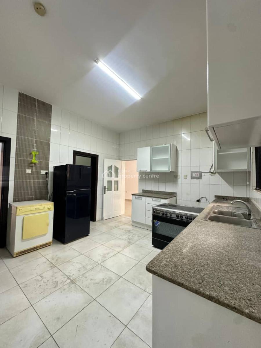 Well Maintained Spacious 3 Bedroom Apartment with Bq, Off Admiralty Way, Lekki Phase 1, Lekki, Lagos, Flat / Apartment for Rent