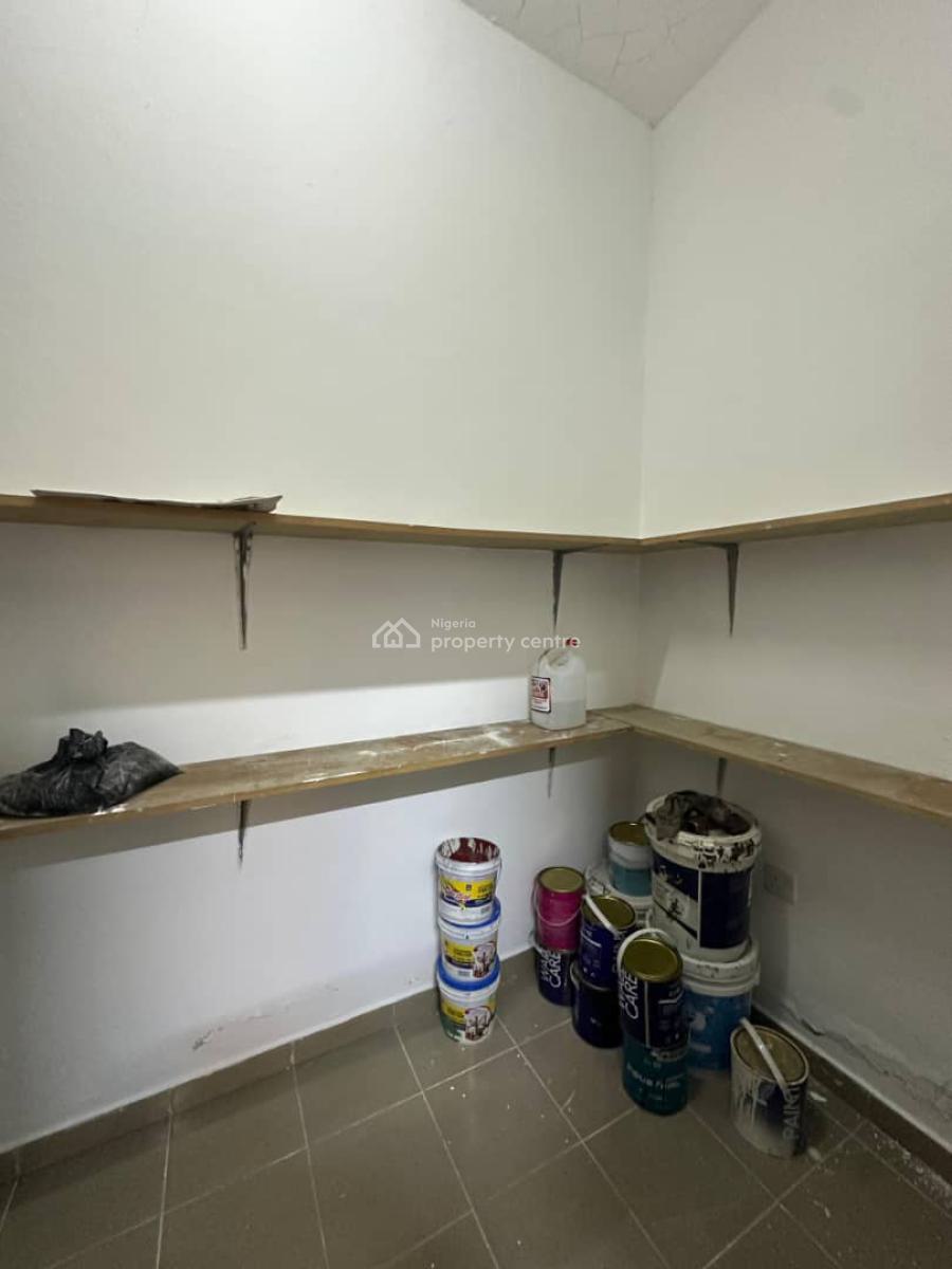 Well Maintained Spacious 3 Bedroom Apartment with Bq, Off Admiralty Way, Lekki Phase 1, Lekki, Lagos, Flat / Apartment for Rent