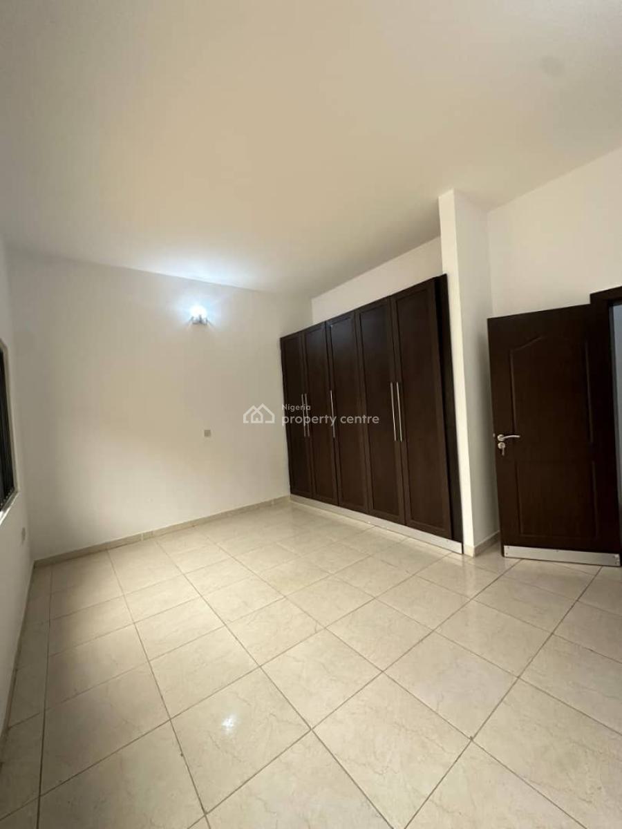 Well Maintained Spacious 3 Bedroom Apartment with Bq, Off Admiralty Way, Lekki Phase 1, Lekki, Lagos, Flat / Apartment for Rent