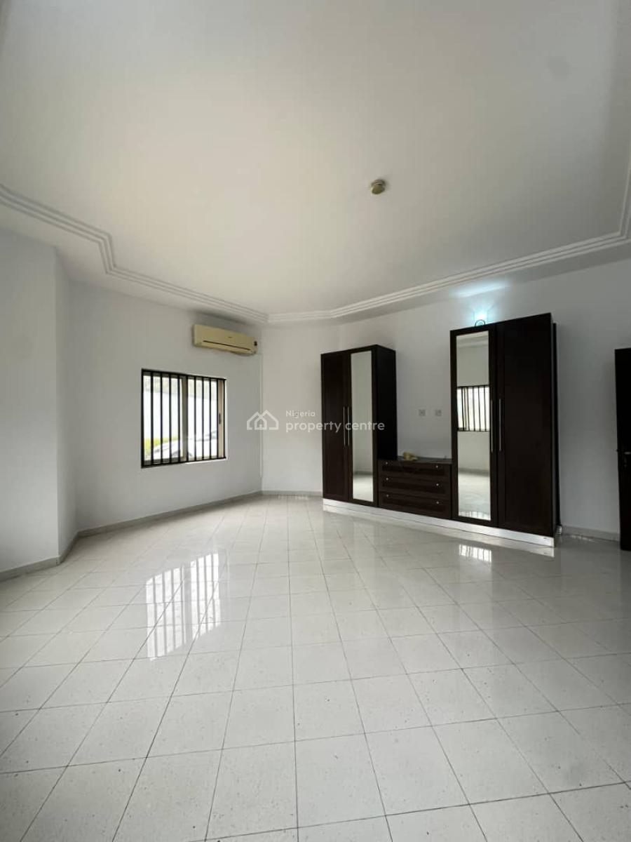 Well Maintained Spacious 3 Bedroom Apartment with Bq, Off Admiralty Way, Lekki Phase 1, Lekki, Lagos, Flat / Apartment for Rent