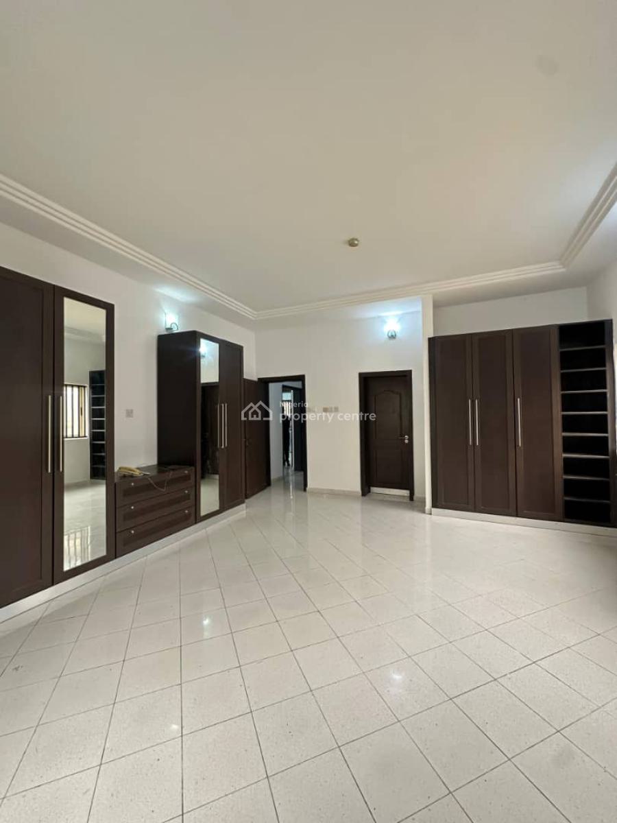 Well Maintained Spacious 3 Bedroom Apartment with Bq, Off Admiralty Way, Lekki Phase 1, Lekki, Lagos, Flat / Apartment for Rent