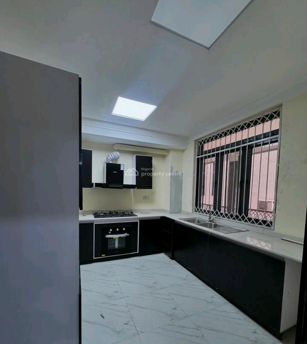 One Bedroom Apartment with a Pool & Gym  Victoria Island, Lagos.  Fe, Victoria Island (vi), Lagos, Flat / Apartment for Sale