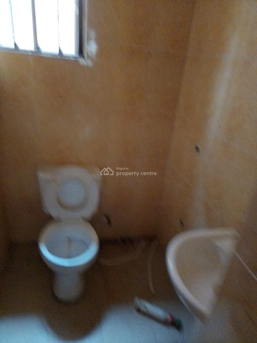 2 Bedroom Flat Upstairs, Lekki Right, Lekki Phase 1, Lekki, Lagos, Flat / Apartment for Rent