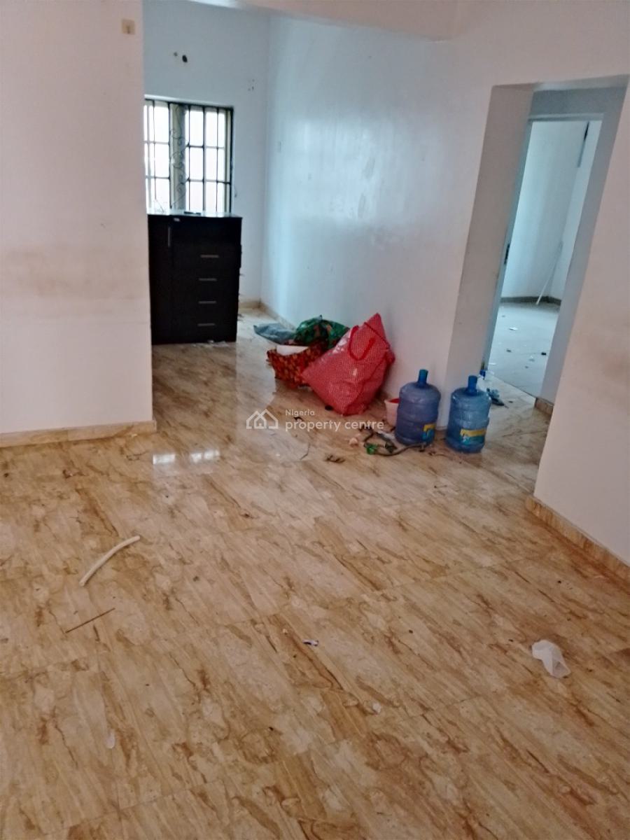 2 Bedroom Flat Upstairs, Lekki Right, Lekki Phase 1, Lekki, Lagos, Flat / Apartment for Rent