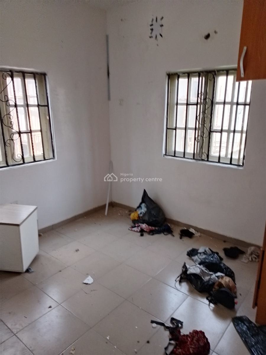 2 Bedroom Flat Upstairs, Lekki Right, Lekki Phase 1, Lekki, Lagos, Flat / Apartment for Rent