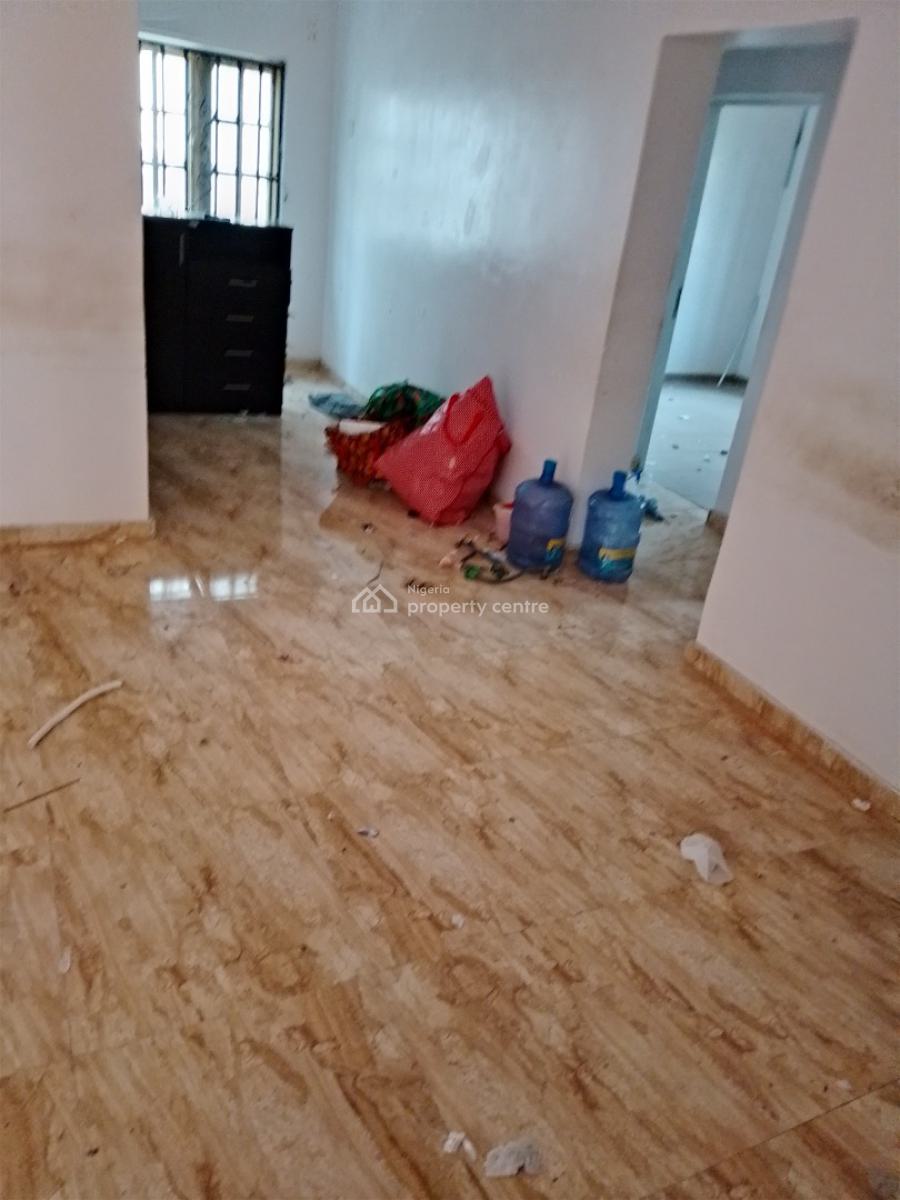 2 Bedroom Flat Upstairs, Lekki Right, Lekki Phase 1, Lekki, Lagos, Flat / Apartment for Rent
