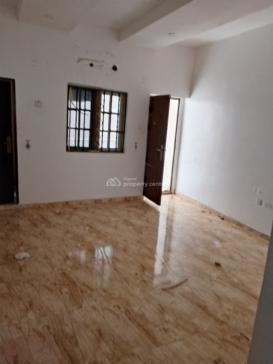 2 Bedroom Flat Upstairs, Lekki Right, Lekki Phase 1, Lekki, Lagos, Flat / Apartment for Rent