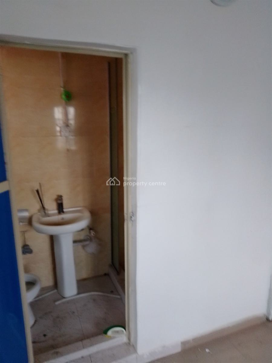 2 Bedroom Flat Upstairs, Lekki Right, Lekki Phase 1, Lekki, Lagos, Flat / Apartment for Rent