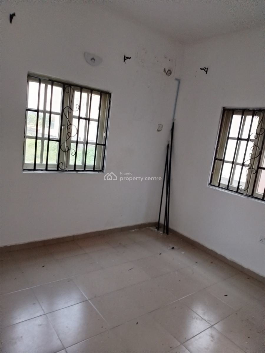 2 Bedroom Flat Upstairs, Lekki Right, Lekki Phase 1, Lekki, Lagos, Flat / Apartment for Rent