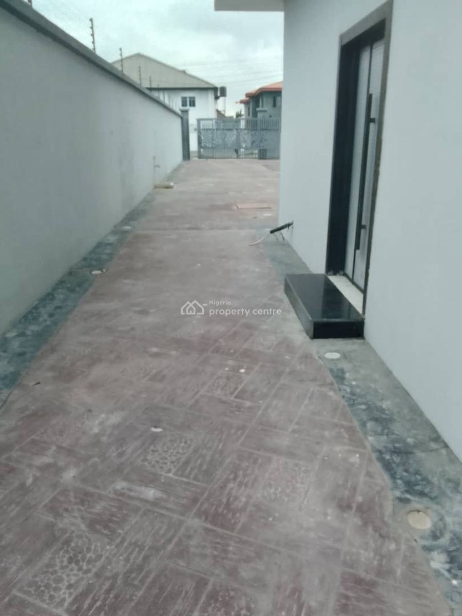 a New 3bedroom Duplex, Lekki Expressway, Lekki, Lagos, Flat / Apartment for Sale