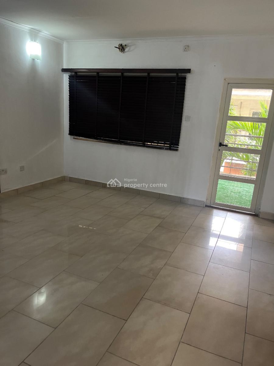 Newly Renovated Very Spacious Mini Flat, Upstairs, Osapa, Lekki, Lagos, Mini Flat (room and Parlour) for Rent