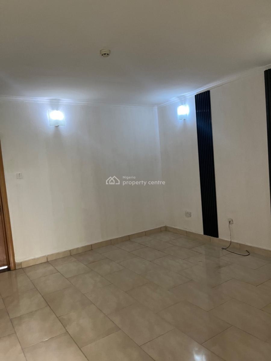 Newly Renovated Very Spacious Mini Flat, Upstairs, Osapa, Lekki, Lagos, Mini Flat (room and Parlour) for Rent